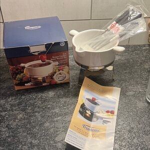 TRUDEAU White ceramic Fondue Set with Black Handles